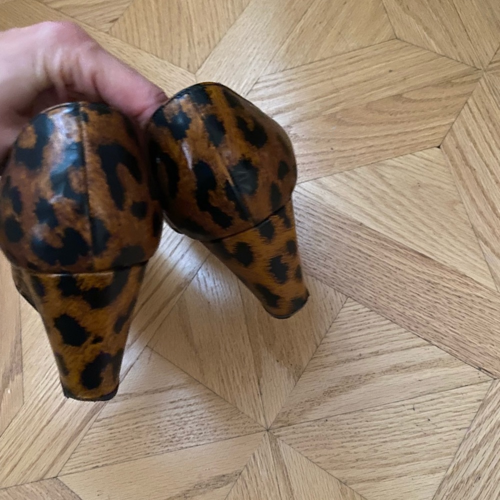Christian Louboutin - Picture 2 of 4